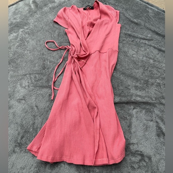 Reformation dark pink short sleeve midi wrap dress NO SIZE TAG Fits a size Small - Picture 2 of 4